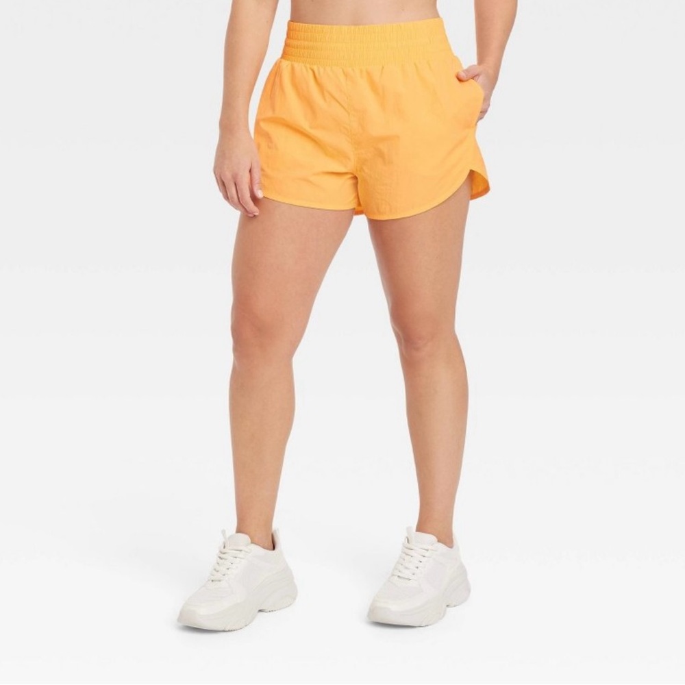 Women's High-Rise Crinkle Shorts 3" - All In Motion / size XL